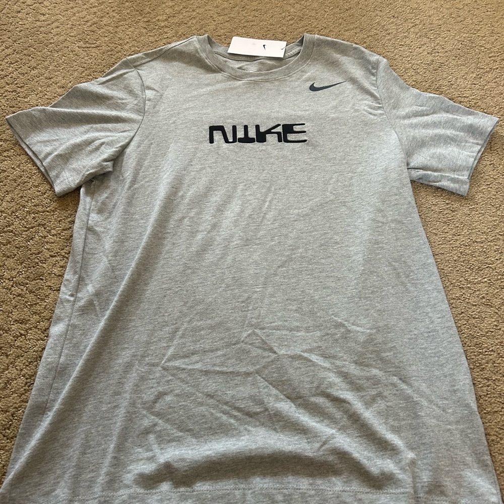 Nike Gray Short Sleeve Tee Classic Athletic Design